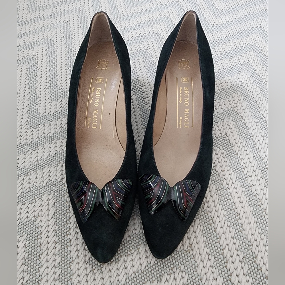 Gorgeous and Unique Bruno Magli Women's Green Suede Shoes With Bows - Vintage